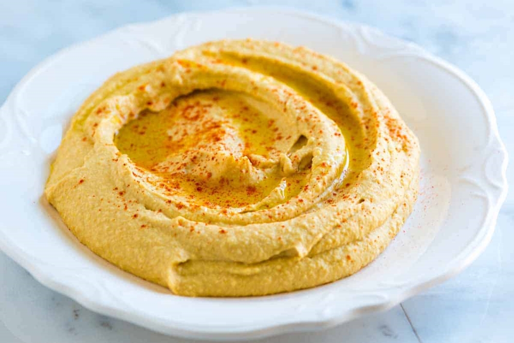 Can Dogs Have Hummus Exploring the Pros and Cons of Feeding Your Companion this Popular Dip