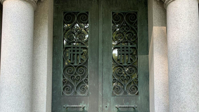 Discover Montrose Cemetery: A Peaceful Oasis in the City