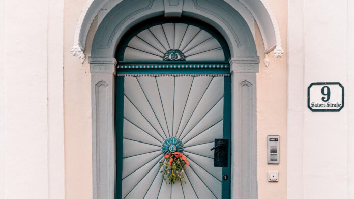 exploring-door-alternatives-creative-options-for-entryways.jpg Exploring Door Alternatives: Creative Options for Entryways