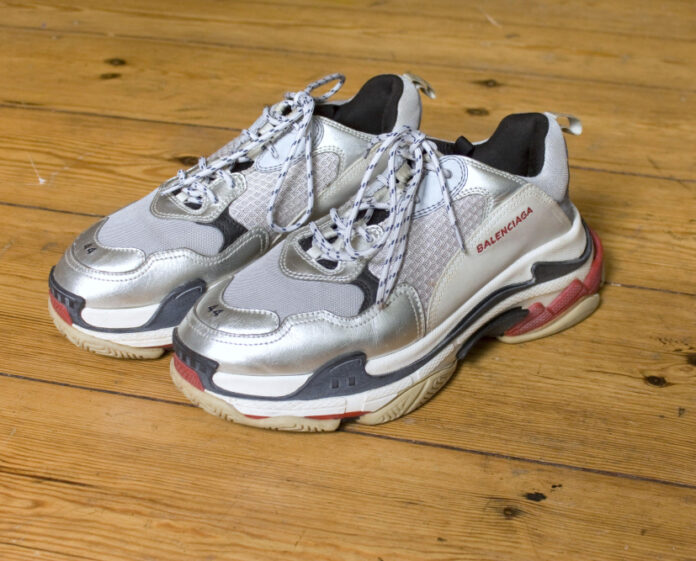 Exploring the Latest Balenciaga Pics: A Look at the Iconic Fashion Brand