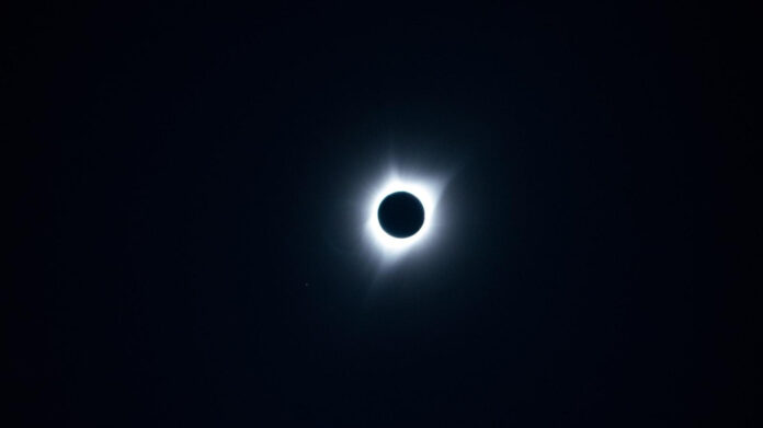 are-eclipses-safe-for-pregnant-mothers.jpg Are Eclipses Safe for Pregnant Mothers