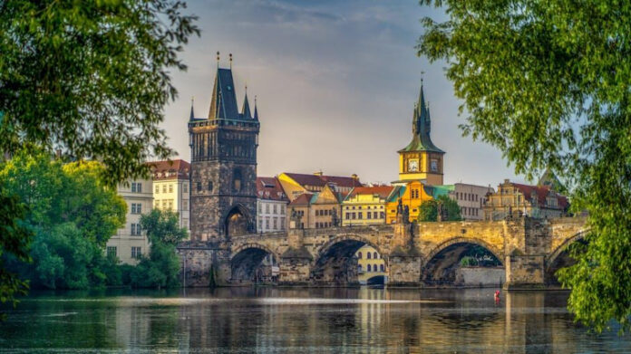 The Unveiled Truth: Charles Esten Height Revealed