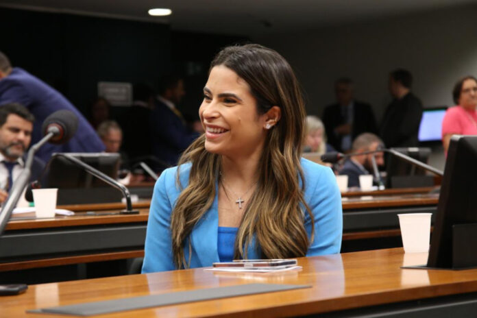 Y&R star Sharon Case’s surprise engagement!