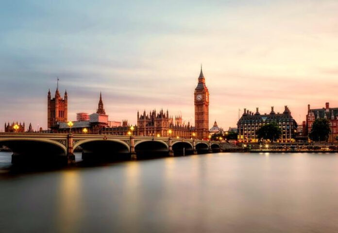the-history-of-how-the-london-bridge-fell-explained.jpg The History of How the London Bridge Fell: Explained!