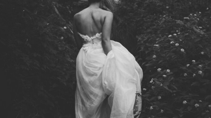 Crafting Memorable Wedding Officiant Speeches: Words of Love & Romance