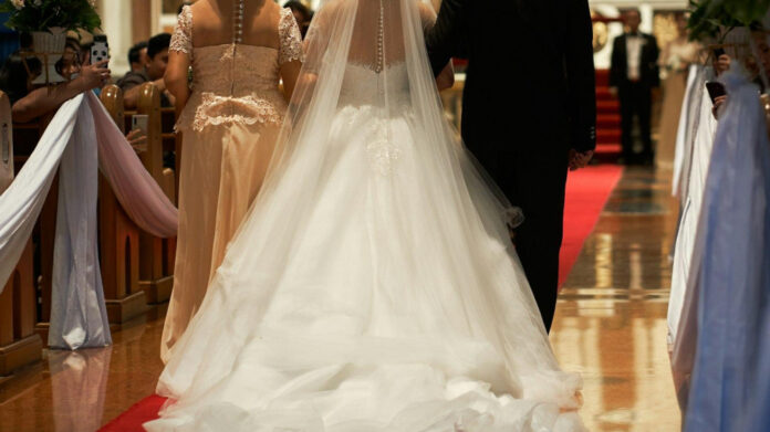 The Art of Heartfelt Father of the Bride Speeches: A Guide to Romantic Wedding Moments