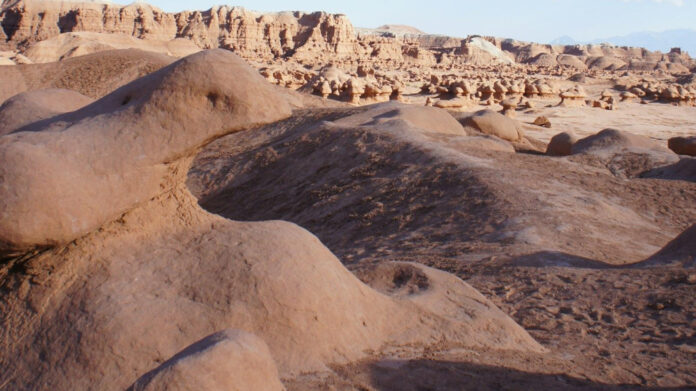 When and Why Passionate Partners Experience Midlife Crisis: Insights on Spouse Separation