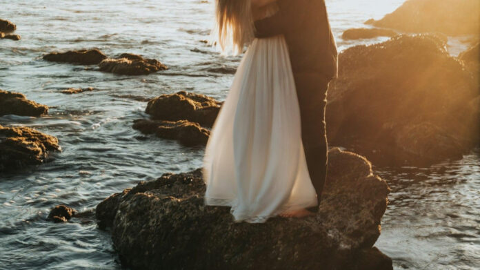 12 Dreamy Engagement Photo Outfit Ideas: From Chic to Casual