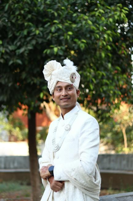 swoon-worthy-sarah-hyland-wedding-dress-a-romantic-fairytale-come-true.jpeg Swoon-Worthy Sarah Hyland Wedding Dress: A Romantic Fairytale Come True