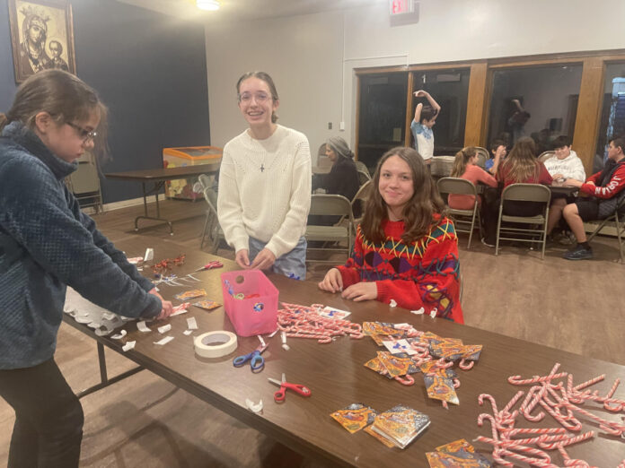 Get jolly with Christmas carols pictionary cards