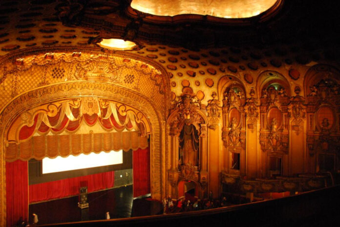 10 Clever Theatre Play Ideas