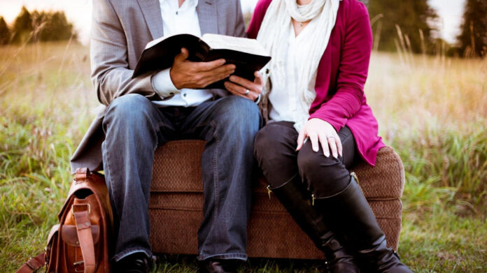 7-heartbreaking-signs-your-husband-doesnt-love-you-anymore.jpg 7 Heartbreaking Signs Your Husband Doesn’t Love You Anymore