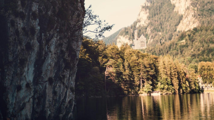 Understanding the Fear of Being Alone Without a Partner