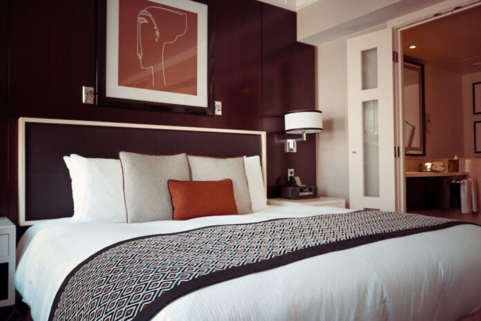 Ultimate Guide to Finding Hotels with Netflix: Enjoy Your Favorite Shows on the Go