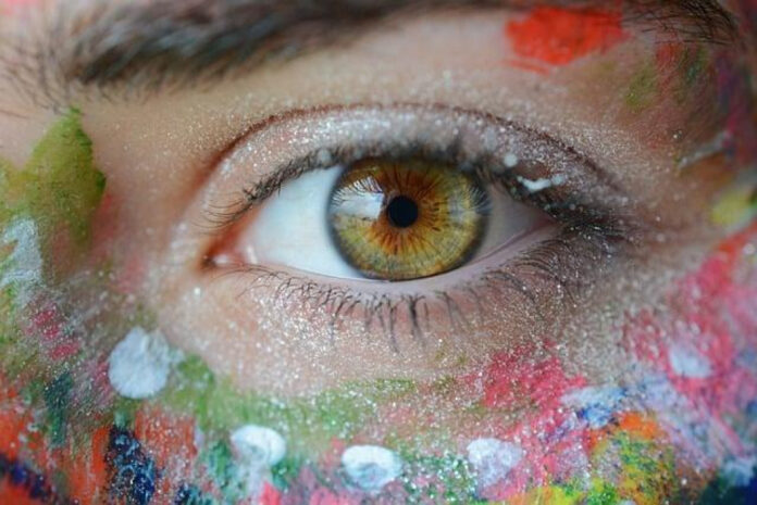 using-eyeshadow-as-lipstick-what-you-need-to-know.jpg Using Eyeshadow as Lipstick: What You Need to Know