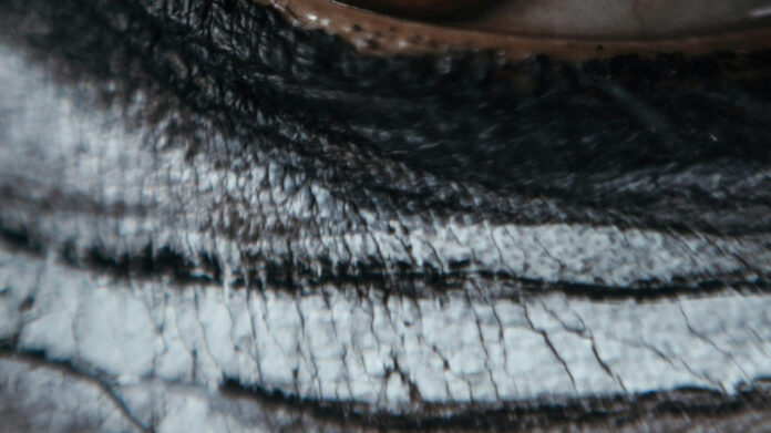 hooded-eyes-a-guide-to-perfect-eyeliner-application.jpg Hooded Eyes: A Guide to Perfect Eyeliner Application