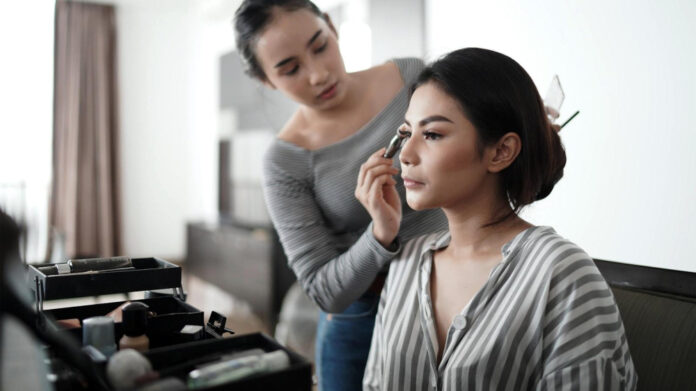 the-lifespan-of-makeup-on-un-primed-skin.jpg The Lifespan of Makeup on Un-Primed Skin