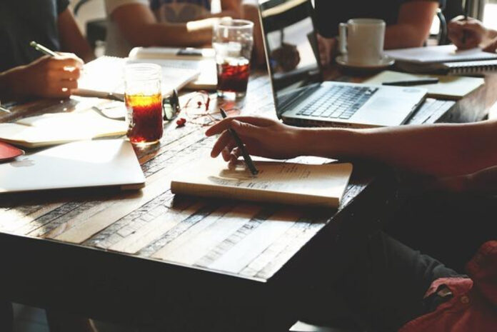 The Ultimate Guide to Business Casual Etiquette
