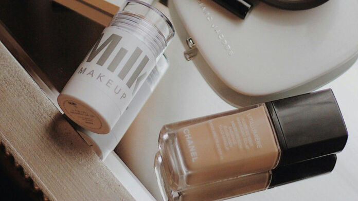 master-the-art-of-applying-makeup-for-a-flawless-face.jpg Master the Art of Applying Makeup for a Flawless Face