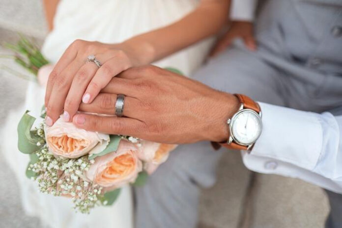 the-ideal-fit-how-tight-should-a-wedding-band-be.jpg The Ideal Fit: How Tight Should a Wedding Band Be