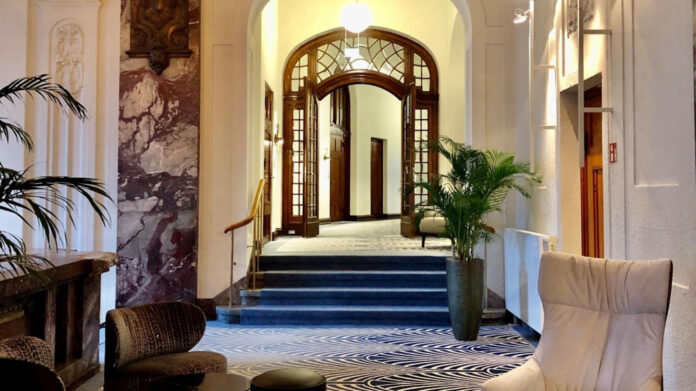 ultimate-guide-to-hotel-reviewing-jobs-responsibilities-requirements-and-opportunities.jpg Ultimate Guide to Hotel Reviewing Jobs: Responsibilities, Requirements, and Opportunities