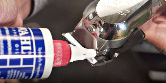 The Essential Ingredients in Wahl Clipper Oil: A Detailed Analysis